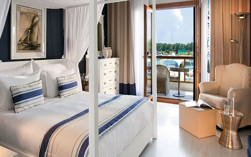 sani-resort-bedroom